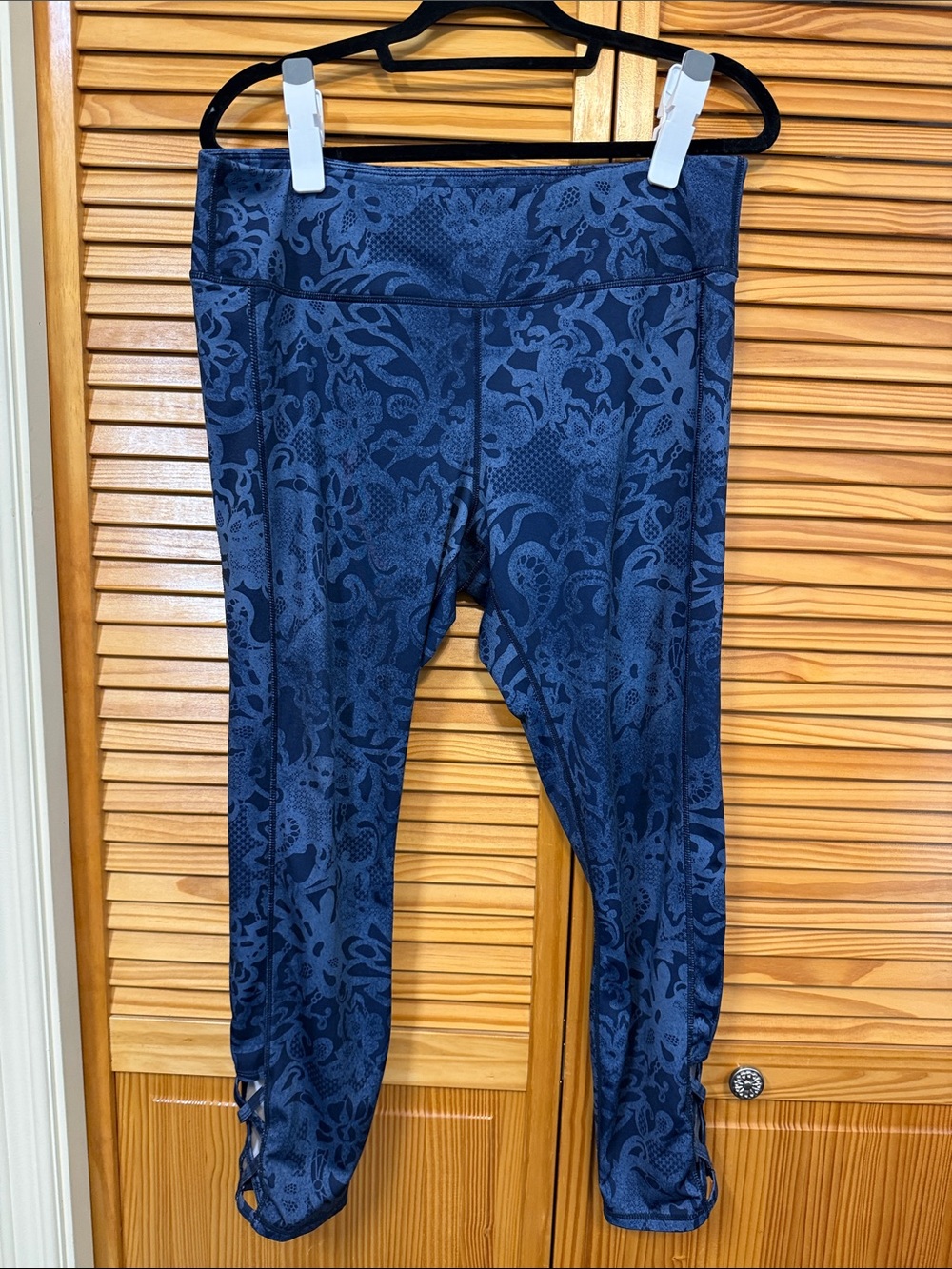 Nicole Miller Navy Floral Lace-Print Leggings